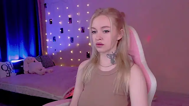 Snapshot of Naughty_Mable chatting on June 15, 2026, 12:55 am Naughty Mable online show from June 15, 2026, 12:55 am