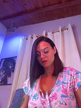 Snapshot of Abril_jones10 chatting on November 12, 2025, 6:39 am Abril jones10 online show from November 12, 2025, 6:39 am