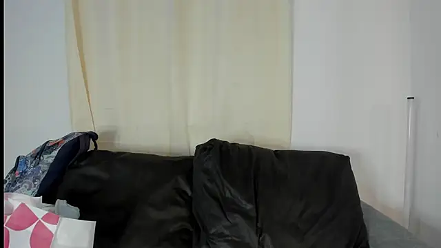 Snapshot of Abril_jones10 chatting on February 26, 2025, 1:36 am Abril jones10 online show from February 26, 2025, 1:36 am