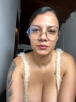 Snapshot of Abril_jones10 chatting on October 16, 2025, 5:05 am Abril jones10 online show from October 16, 2025, 5:05 am