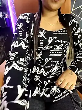 Little  Lia online show from May 12, 2026, 5:52 pm