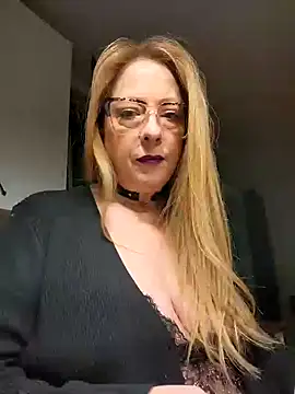 Purple  lips online show from January 25, 2025, 10:50 pm