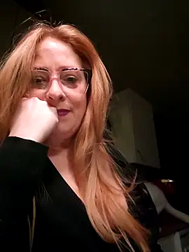 Purple  lips online show from January 28, 2025, 5:11 am