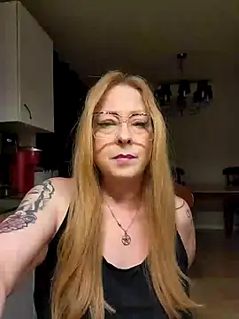 Purple  lips online show from January 16, 2025, 3:34 am