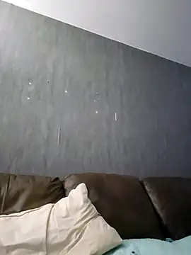 Purple  lips online show from March 13, 2025, 11:27 pm