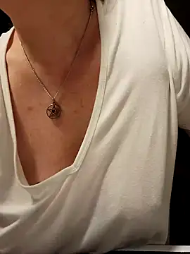 Purple  lips online show from January 4, 2025, 2:25 am