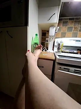 Purple  lips online show from January 8, 2025, 5:27 am