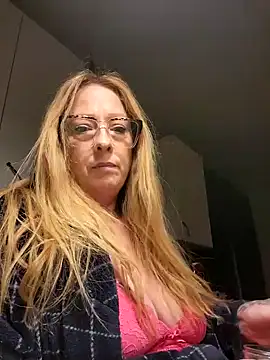 Purple  lips online show from January 21, 2025, 1:29 am