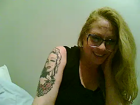 Purple  lips online show from February 23, 2025, 12:08 am