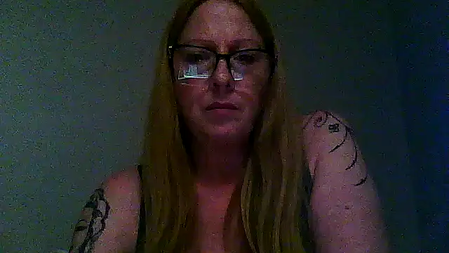 Purple  lips online show from February 14, 2025, 4:04 am