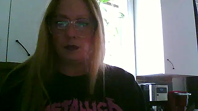 Purple  lips online show from February 7, 2025, 3:08 pm