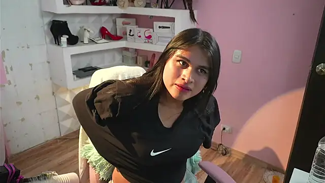 Mara-Bella online show from June 16, 2026, 8:42 pm