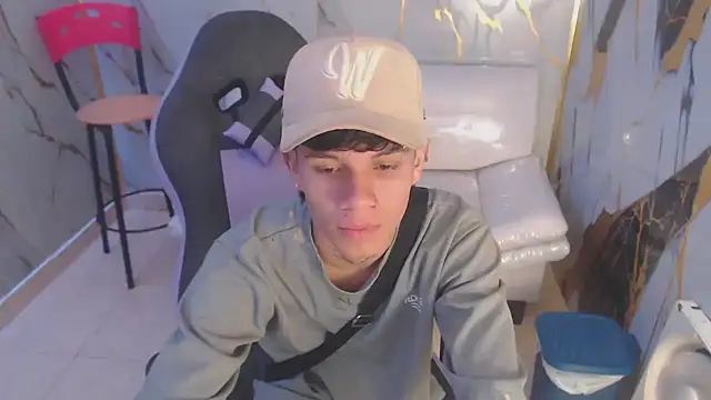 Snapshot of andy_dan18 chatting on October 18, 2025, 2:30 pm andy dan18 online show from October 18, 2025, 2:30 pm