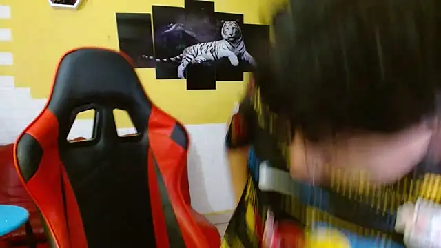 Snapshot of andy_dan18 chatting on October 15, 2025, 2:47 pm andy dan18 online show from October 15, 2025, 2:47 pm