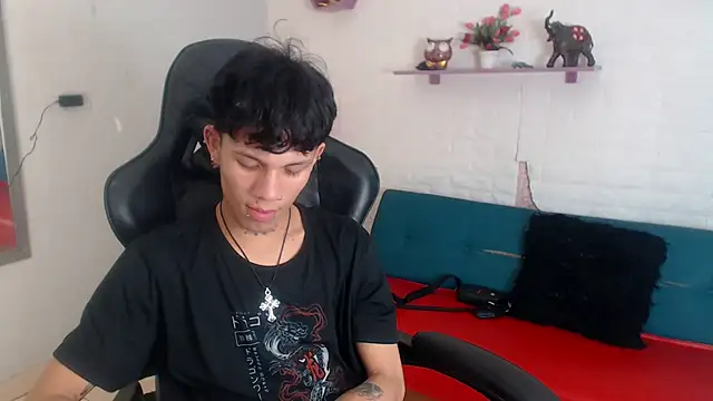 Snapshot of andy_dan18 chatting on November 18, 2025, 3:26 pm andy dan18 online show from November 18, 2025, 3:26 pm