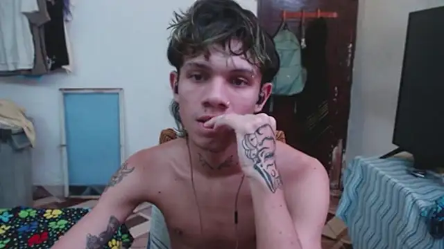 Snapshot of andy_dan18 chatting on May 23, 2026, 6:23 am andy dan18 online show from May 23, 2026, 6:23 am