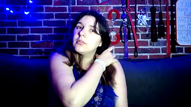 Snapshot of Heleneecesmecs2 chatting on November 17, 2025, 3:21 am Heleneecesmecs2 online show from November 17, 2025, 3:21 am