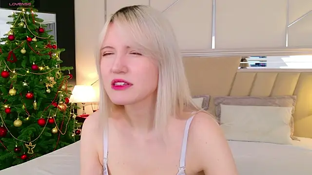 Snapshot of NellieLoyns chatting on November 30, 2025, 5:14 pm NellieLoyns online show from November 30, 2025, 5:14 pm