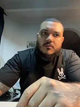 El Titan1998 online show from October 24, 2025, 11:37 pm