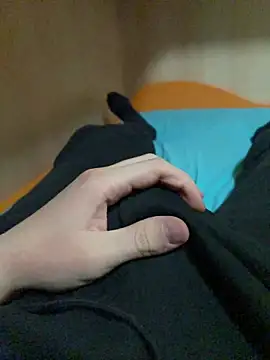 Snapshot of Dvddd chatting on December 22, 2025, 6:19 pm Dvddd online show from December 22, 2025, 6:19 pm