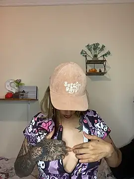 Snapshot of BlueStoneX chatting on December 2, 2025, 7:32 am BlueStoneX online show from December 2, 2025, 7:32 am