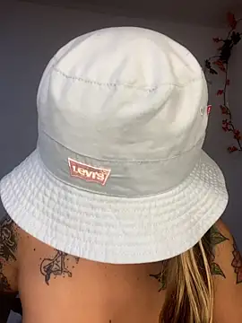 Snapshot of BlueStoneX chatting on November 6, 2025, 7:01 am BlueStoneX online show from November 6, 2025, 7:01 am