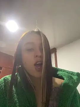 Snapshot of BlueStoneX chatting on November 9, 2025, 6:39 am BlueStoneX online show from November 9, 2025, 6:39 am