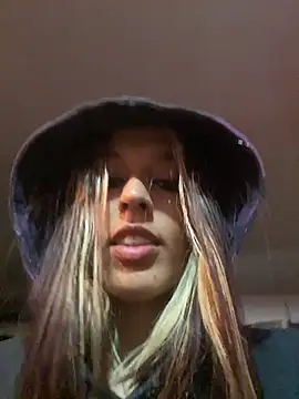 Snapshot of BlueStoneX chatting on November 24, 2025, 8:03 am BlueStoneX online show from November 24, 2025, 8:03 am