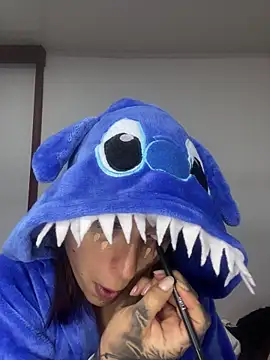 Snapshot of BlueStoneX chatting on November 16, 2025, 6:40 am BlueStoneX online show from November 16, 2025, 6:40 am