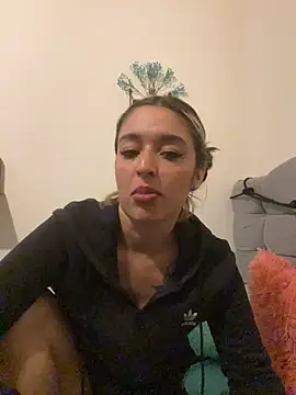 Snapshot of BlueStoneX chatting on December 5, 2025, 6:45 am BlueStoneX online show from December 5, 2025, 6:45 am