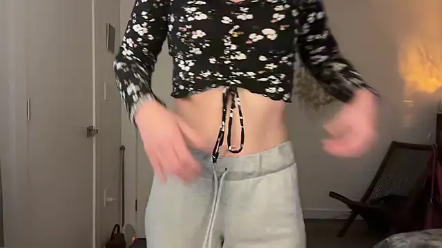 leahsparkles online show from February 18, 2026, 2:46 pm