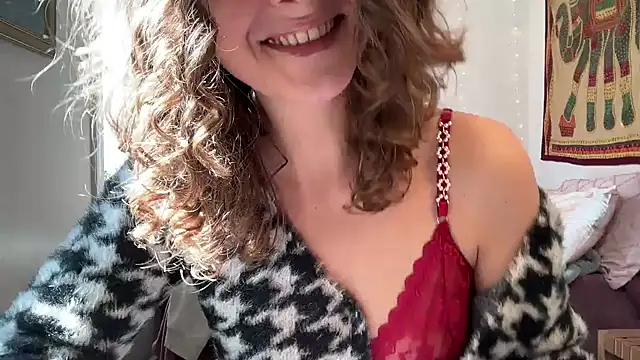 leahsparkles online show from March 3, 2025, 4:15 pm