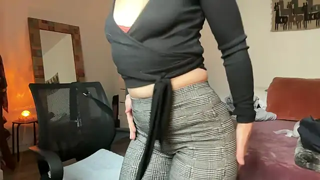 Snapshot of leahsparkles chatting on December 1, 2025, 2:18 pm leahsparkles online show from December 1, 2025, 2:18 pm