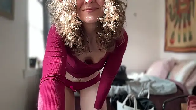 leahsparkles online show from February 25, 2025, 2:58 pm