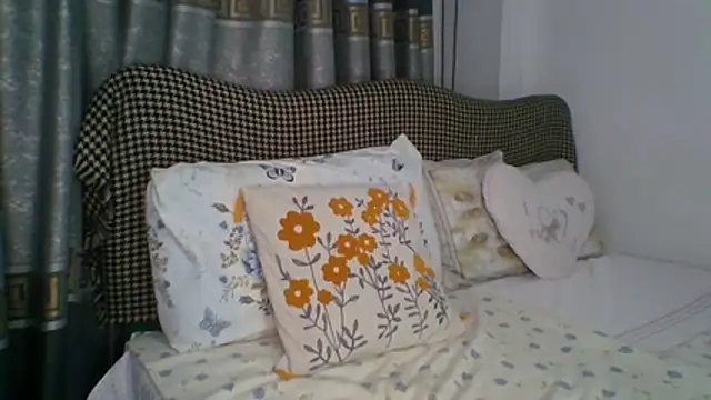 Snapshot of LeydiLi chatting on July 14, 2026, 5:19 pm LeydiLi online show from July 14, 2026, 5:19 pm