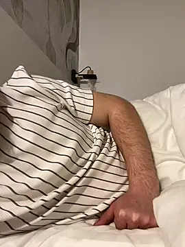 Snapshot of couplehot992 chatting on February 27, 2025, 7:37 pm couplehot992 online show from February 27, 2025, 7:37 pm