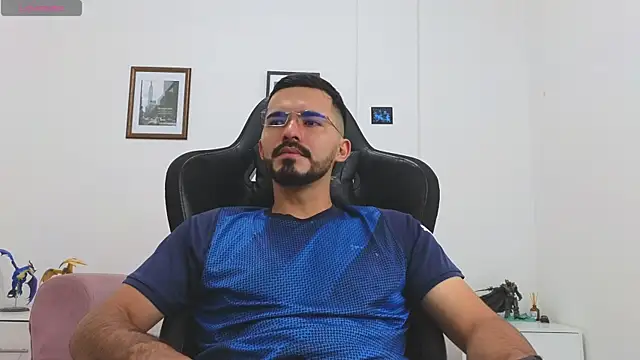 Snapshot of Massimoo_07 chatting on October 14, 2025, 5:35 pm Massimoo 07 online show from October 14, 2025, 5:35 pm