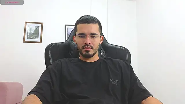 Snapshot of Massimoo_07 chatting on December 5, 2025, 6:06 pm Massimoo 07 online show from December 5, 2025, 6:06 pm