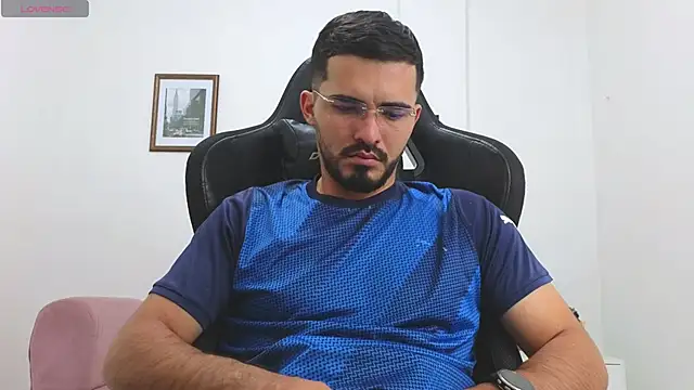 Snapshot of Massimoo_07 chatting on November 11, 2025, 6:14 pm Massimoo 07 online show from November 11, 2025, 6:14 pm