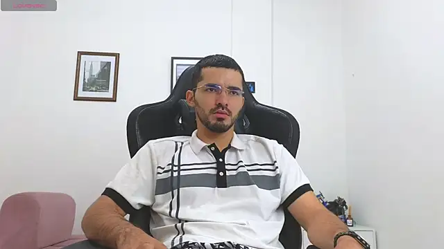 Snapshot of Massimoo_07 chatting on December 4, 2025, 2:38 pm Massimoo 07 online show from December 4, 2025, 2:38 pm