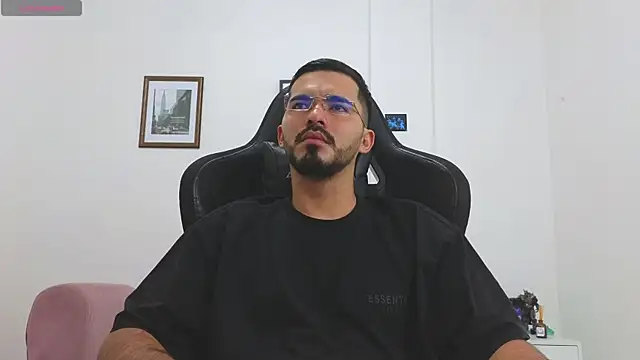 Snapshot of Massimoo_07 chatting on November 12, 2025, 4:00 pm Massimoo 07 online show from November 12, 2025, 4:00 pm