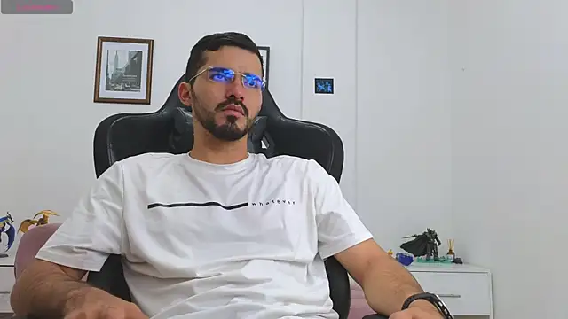 Snapshot of Massimoo_07 chatting on October 7, 2025, 7:26 pm Massimoo 07 online show from October 7, 2025, 7:26 pm