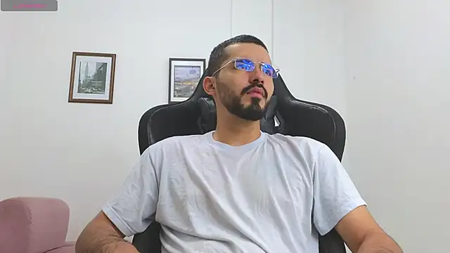 Snapshot of Massimoo_07 chatting on November 29, 2025, 3:12 pm Massimoo 07 online show from November 29, 2025, 3:12 pm