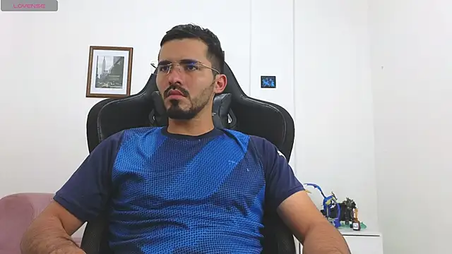 Snapshot of Massimoo_07 chatting on October 30, 2025, 7:44 pm Massimoo 07 online show from October 30, 2025, 7:44 pm