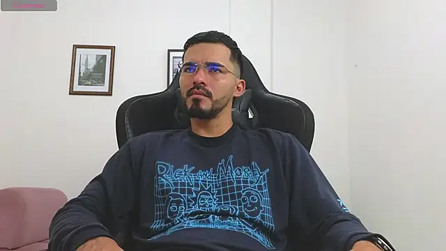 Snapshot of Massimoo_07 chatting on November 8, 2025, 5:49 pm Massimoo 07 online show from November 8, 2025, 5:49 pm