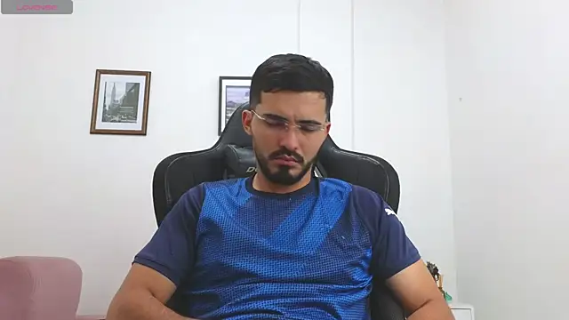 Snapshot of Massimoo_07 chatting on November 13, 2025, 7:07 pm Massimoo 07 online show from November 13, 2025, 7:07 pm