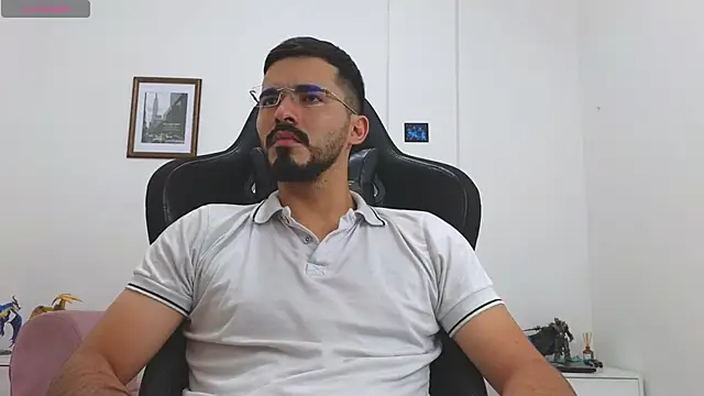 Snapshot of Massimoo_07 chatting on October 23, 2025, 7:12 pm Massimoo 07 online show from October 23, 2025, 7:12 pm