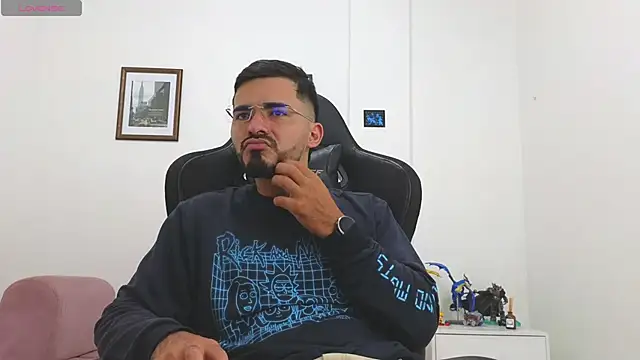 Snapshot of Massimoo_07 chatting on November 7, 2025, 7:29 pm Massimoo 07 online show from November 7, 2025, 7:29 pm