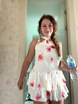 Snapshot of AndreaMood chatting on November 12, 2025, 2:04 am AndreaMood online show from November 12, 2025, 2:04 am