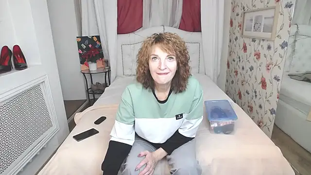 Snapshot of SilviaHart chatting on October 1, 2025, 12:42 pm SilviaHart online show from October 1, 2025, 12:42 pm